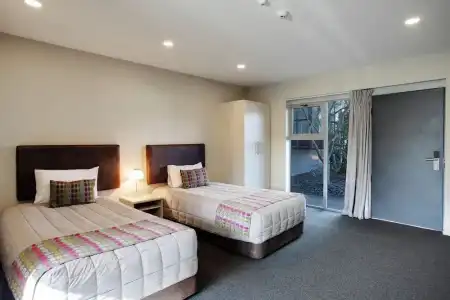 Ellerslie Palms Motel - 78