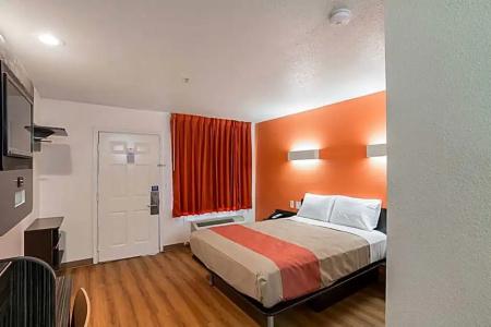 Motel 6 Grand Prairie, TX - Near Six Flags Drive - 34