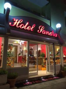 Sandra - 43