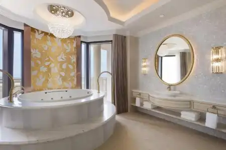 Sheraton Grand Danang Beach Resort & Spa - 8