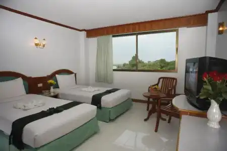 Boon Siam - 32