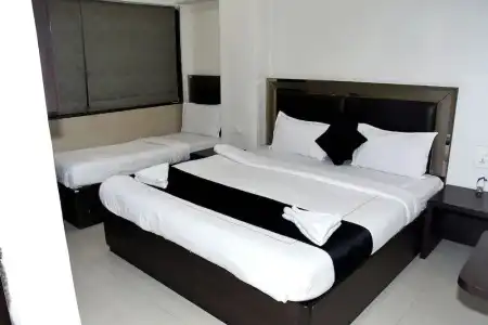Kamran Residency - Near US Embassy - 22