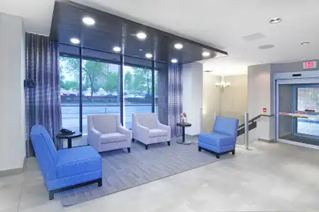 Holiday Inn Express & Suites Calgary by IHG - 5