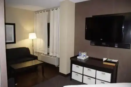 Four Points by Sheraton & Suites Calgary West - 39