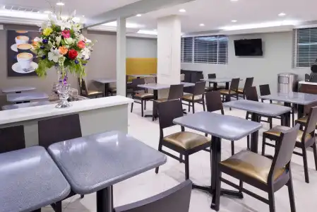 Best Western Plus LA Mid Town - 25