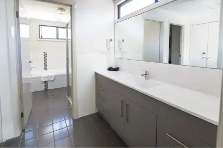 Cardiff Executive Apartments - 7