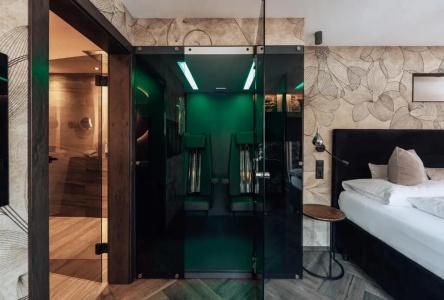 LARET private Boutique - Adults only - 52