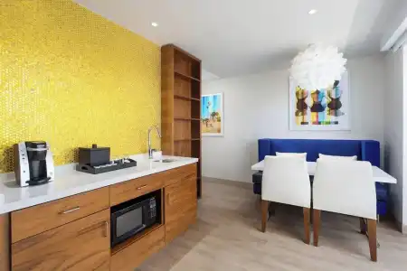 Courtyard by Marriott Santa Monica - 59