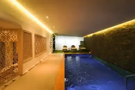Imperial Casablanca - 8