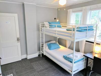 The Wayfaring Buckeye Hostel - 65