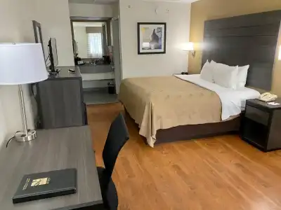 Quality Inn Branson - Hwy 76 Central - 28
