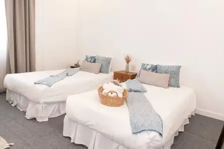 Oon Poshtel - 1