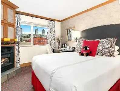 The Edgewater - 30