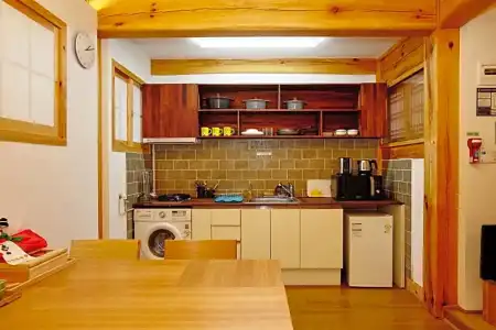 Hanok 24 Guesthouse Gyeongbokgung - 72