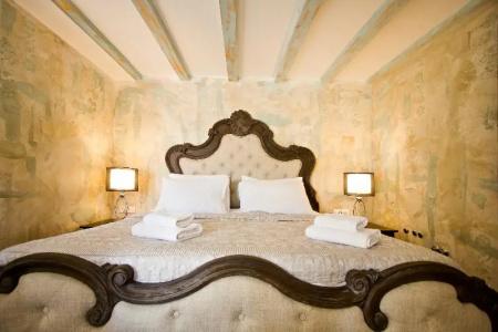 Plaza Marchi Old Town - Mag Quaint & Elegant Boutiques - 110