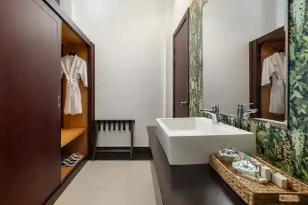 Skyline Boutique - 100