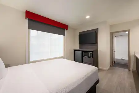 Ramada by Wyndham Anaheim Convention Center - 2