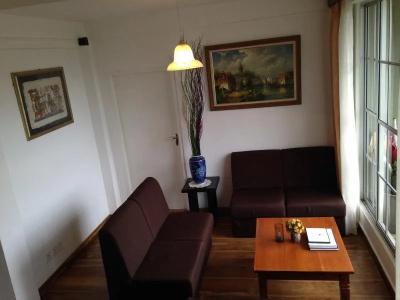 Misty Hills Boutique Cottage - 6