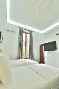 Hostal Girona - 13