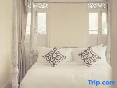Noursabah Bed Bangkok - 175