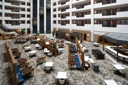 Embassy Suites Lincoln - 29