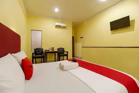 RedDoorz Plus near Ancol - 18