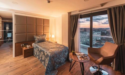 Novel Centre Point - 25