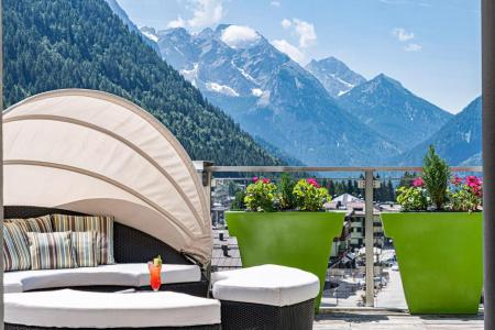 Majestic Mountain Charme - 32
