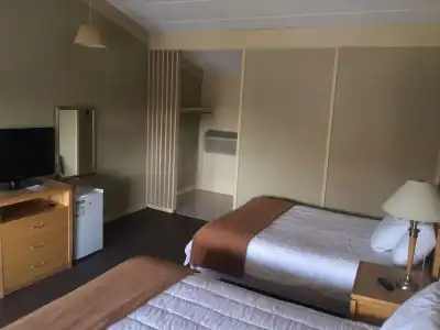 Candlelight Inn - 1