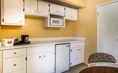 Budgetel Inn & Suites - 14