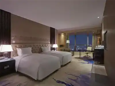 Hilton - 53