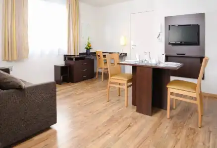Séjours & Affaires Caen Le Clos Beaumois - 44