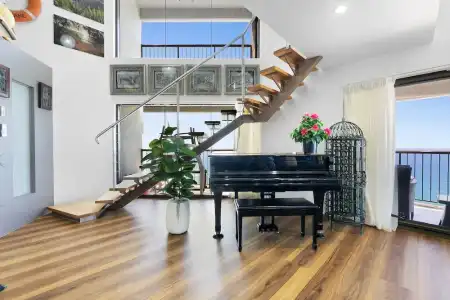 Burleigh Esplanade Beachfront Apartments - 14