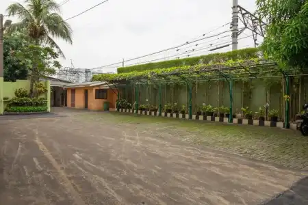 RedDoorz Plus near Ancol - 13