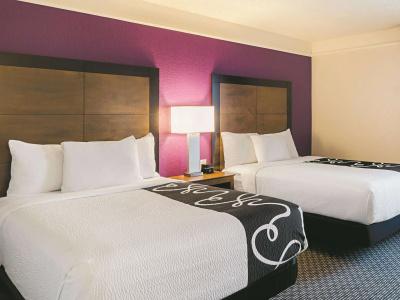 La Quinta Inn & Suites by Wyndham Denver Airport DIA - 3