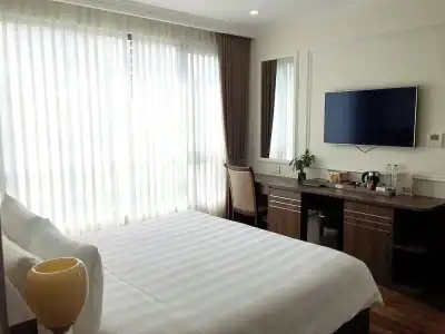 Hillary Hanoi - 35