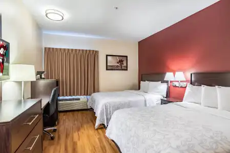 Red Roof Inn PLUS+ Phoenix West - 34