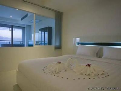 Sunset Plaza Holiday Apartment - 27