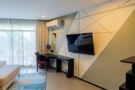 Giraffe Ocean View - 38