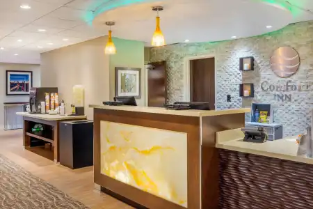Spark by Hilton Atlanta Airport South College Park - 2