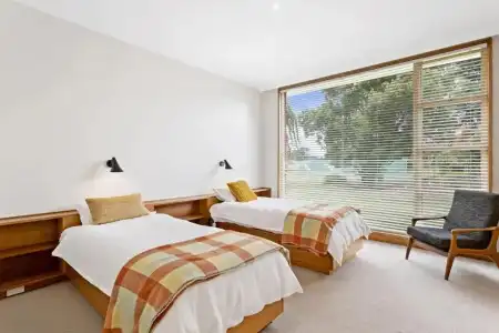 Riverfront Motel & Restaurant - 127
