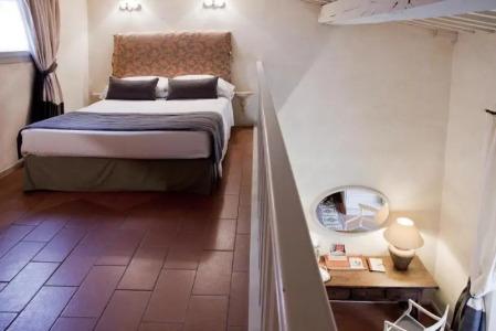 J and J Historic House - 36