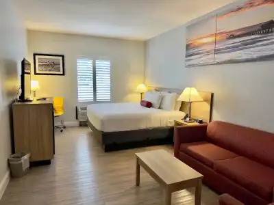 Days Inn & Suites by Wyndham Lakeland - 107