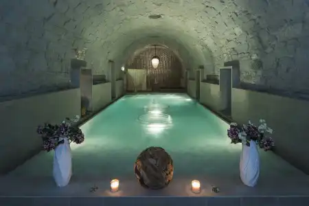 B2 Boutique + Spa - 14