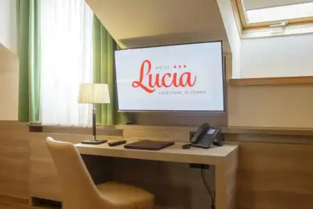 Lucia - 37