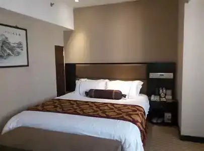 Skyline Plaza - 35
