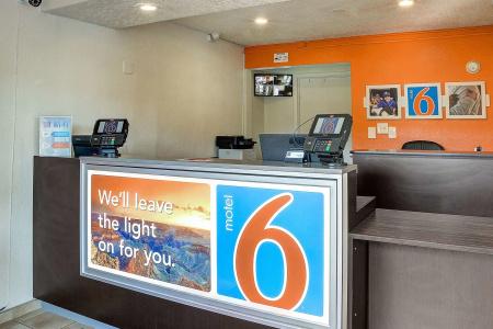 Motel 6 Santa Fe - 1