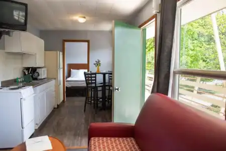 Delton Oaks Resort - 98