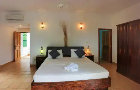 Divers Lodge Guest House - 1