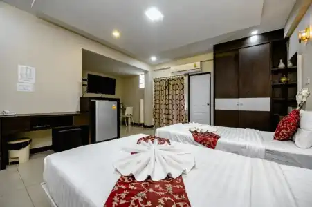 Gold Airport Suites - 57